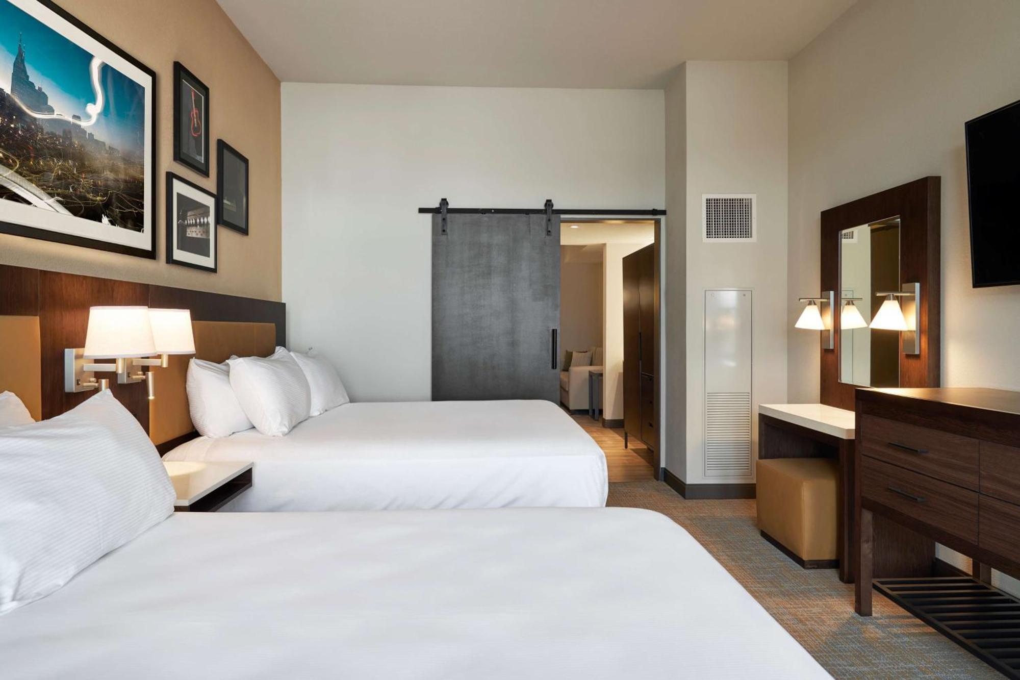 Embassy Suites By Hilton Nashville Downtown Bagian luar foto