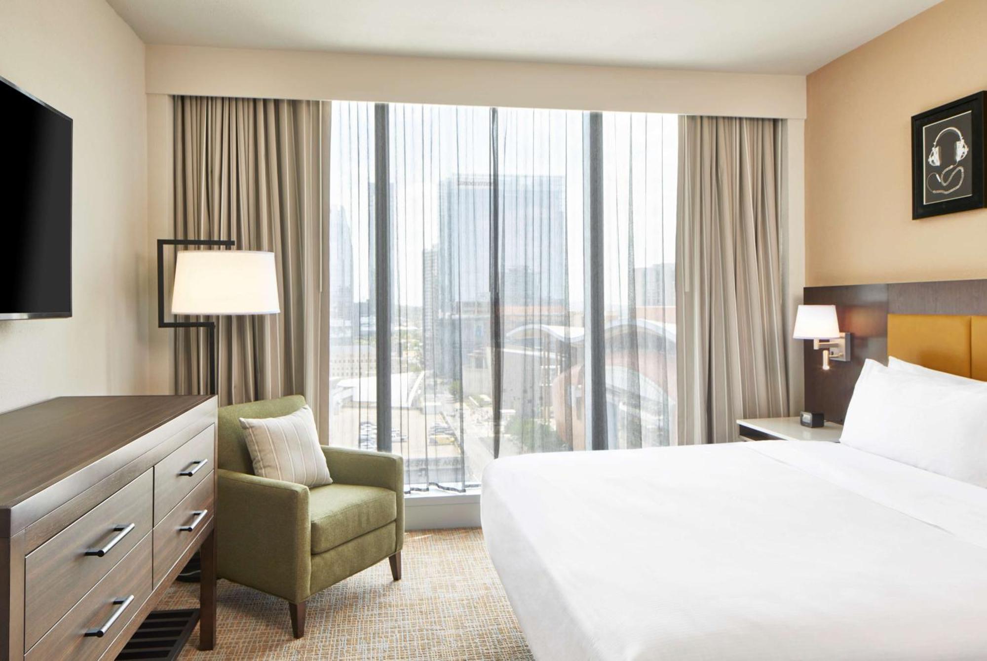 Embassy Suites By Hilton Nashville Downtown Bagian luar foto