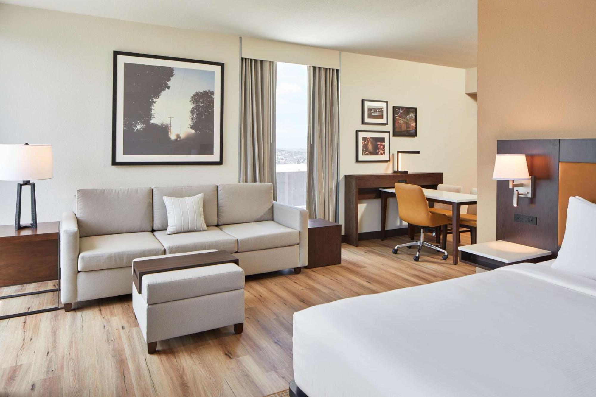 Embassy Suites By Hilton Nashville Downtown Bagian luar foto