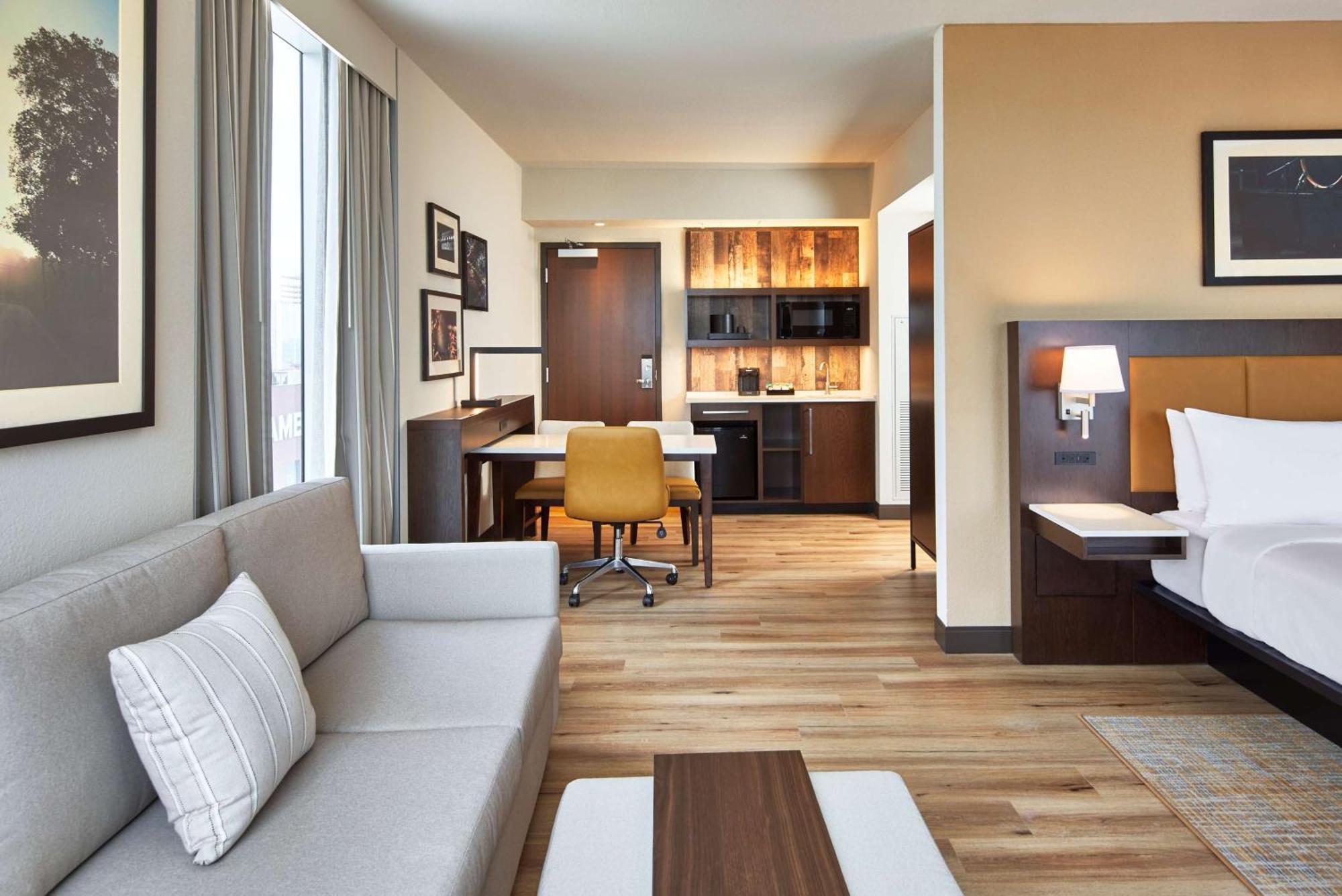 Embassy Suites By Hilton Nashville Downtown Bagian luar foto